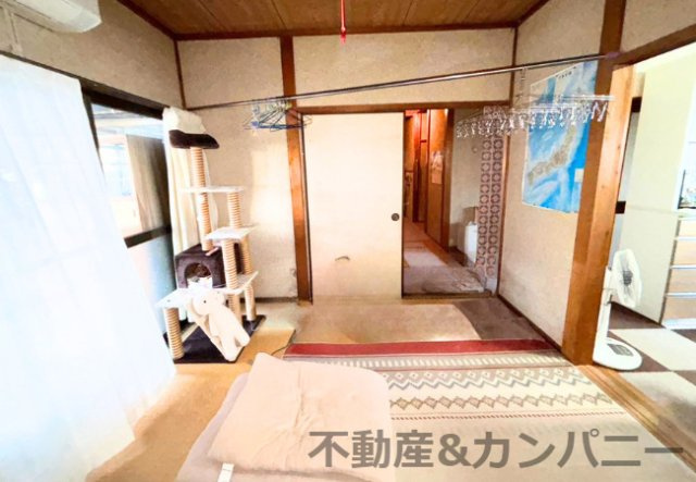 勝岡町の中古のおうち　松山市勝岡町中古戸建の玄関|玄関です