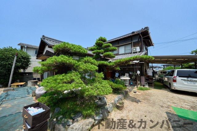 勝岡町の中古のおうち　松山市勝岡町中古戸建の庭|ドッグランも可能な広い庭です