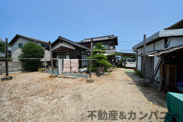 勝岡町の中古のおうち　松山市勝岡町中古戸建の庭|建物状態良好です