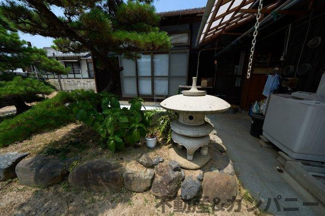 勝岡町の中古のおうち　松山市勝岡町中古戸建の庭