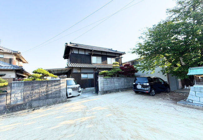 勝岡町の中古のおうち　松山市勝岡町中古戸建の外観|外はこのようになっています