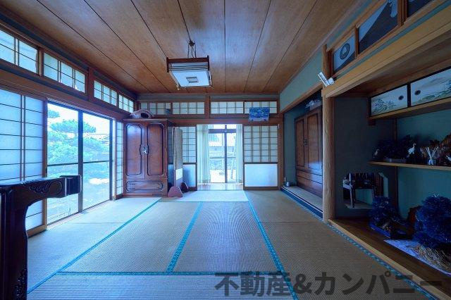 勝岡町の中古のおうち　松山市勝岡町中古戸建の和室|落ち着いた雰囲気の和室付きです