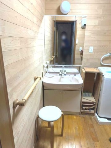 長生郡白子町古所　平屋中古戸建の独立洗面台|敷地約670坪 和風門構８SLDK平屋 上下水都市ガス リビング約27帖  白子海岸まで徒歩約10分
