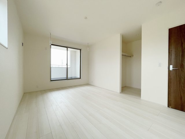 新築戸建・新築建売　郡山市東山1丁目1期　守山小・守山中の洋室|8.7帖の洋室は広々としておりご夫婦の主寝室としておすすめです！