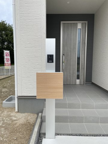 新築戸建・新築建売　郡山市東山1丁目1期　守山小・守山中の玄関|モニター付きインターホンで訪問者を確認できるので、防犯対策やプライバシー保護など安心です！