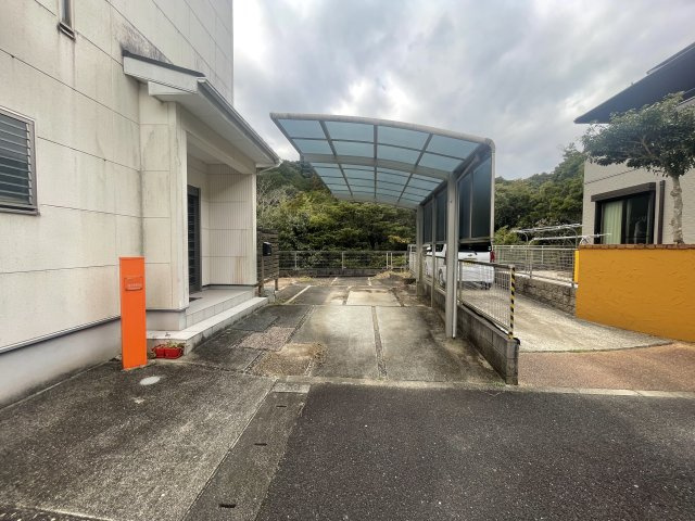 佐々町口石免一戸建の駐車場