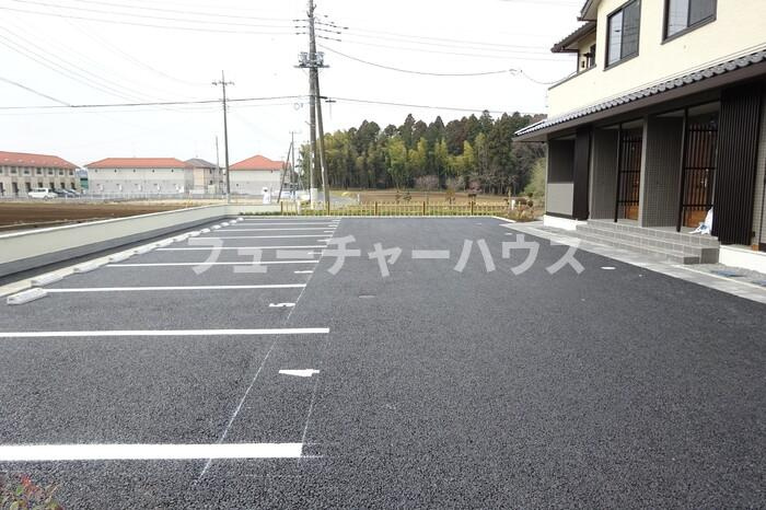 レジデンスＭＩＹＡＢＩ　Ａの駐車場