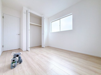 【洋室】 | 高崎市並榎町　新築住宅 | 広さはお子様の勉強部屋にも適した広さ！
勉強机や本棚などの家具を置いてもフリースペースも確保することができます。