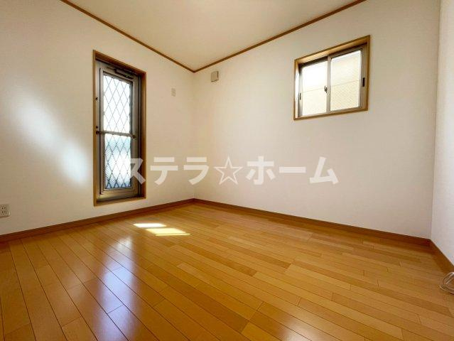 菅原2 中古戸建の洋室|使い勝手のいい洋室です