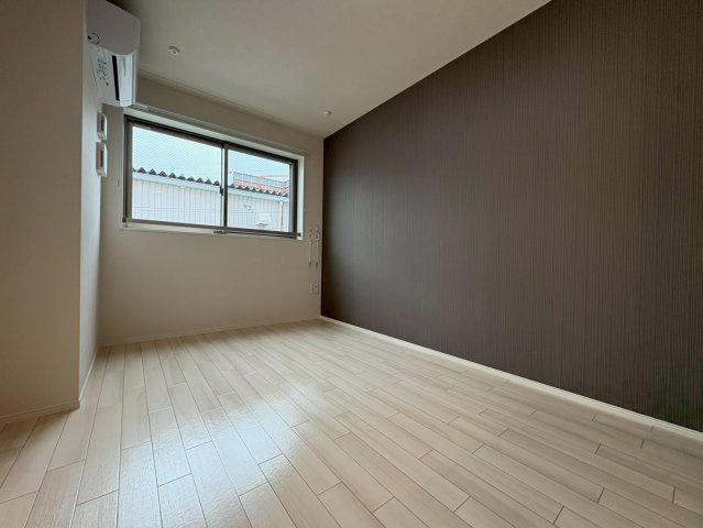 ブランキューブ南摂津の洋室