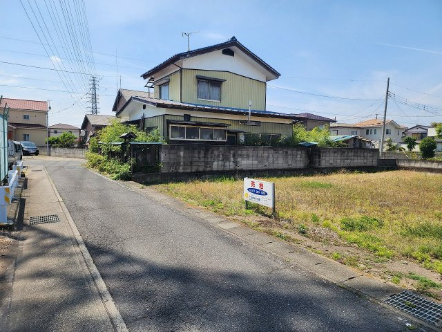 高崎市東貝沢町売土地の前面道路含む現地写真