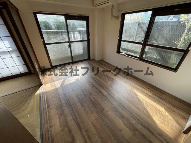 三鷹市牟礼４丁目の賃貸マンションの居間・リビング