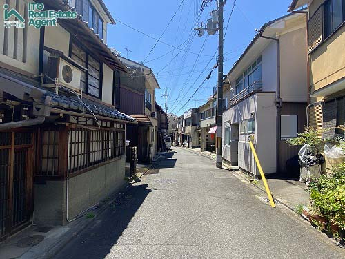 紫野下築山町 土地の前面道路含む現地写真