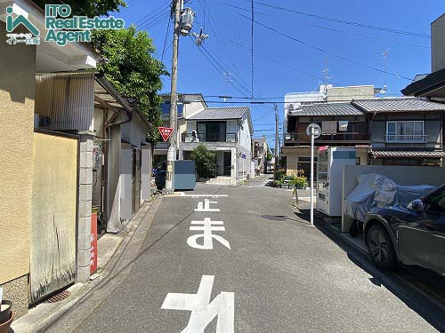 紫野下築山町 土地の前面道路含む現地写真