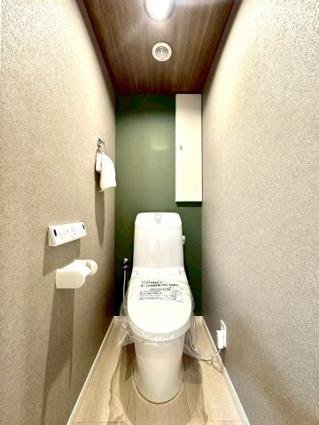 パーク・ハイム山手のトイレ|清潔感のあるトイレ空間は、使い勝手にも配慮された設計。毎日を快適に過ごせる、上品で落ち着いた空間です。