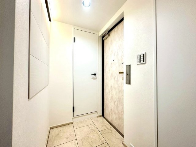 パーク・ハイム山手の玄関|来客を迎えるにふさわしい、整った印象の玄関空間です。