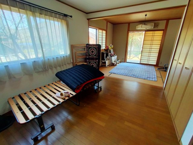 大村市東野岳町平屋建の洋室|北西側６帖洋室