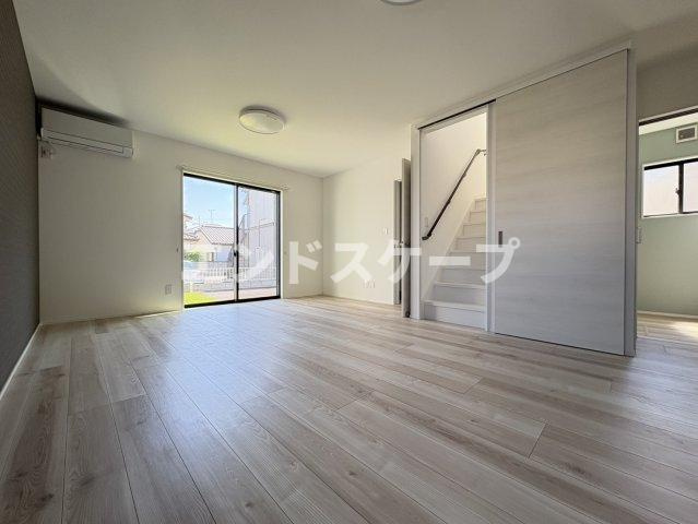 ヴィル・エテルネルの居間・リビング|高崎、前橋のお部屋探しはエンドスケープまで！お客様の理想お聞かせ下さい♪