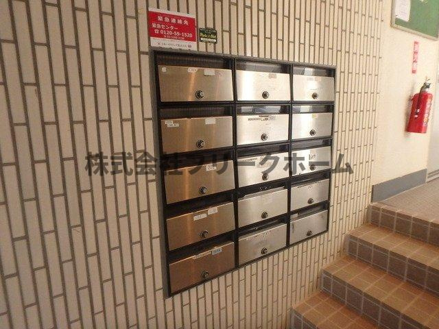 三鷹市下連雀９丁目の賃貸マンションのロビー