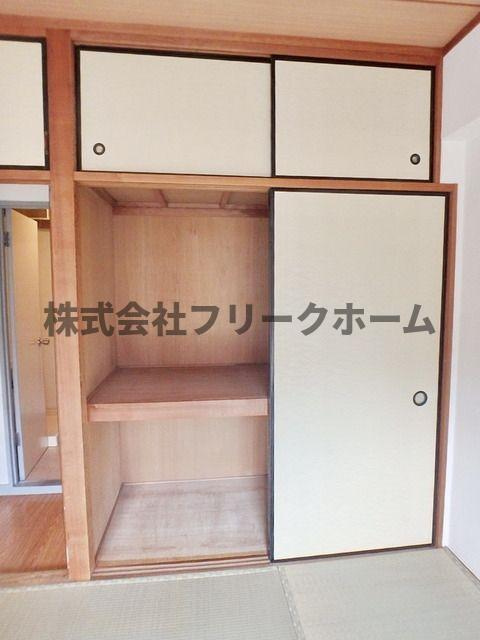 三鷹市下連雀９丁目の賃貸マンションの収納