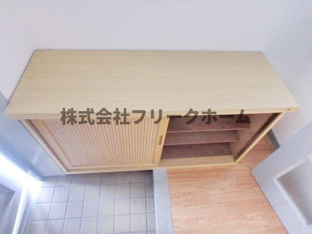三鷹市下連雀９丁目の賃貸マンションの玄関