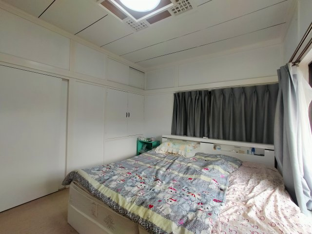 日宇町住居兼作業場　倉庫付きの寝室