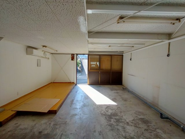 日宇町住居兼作業場　倉庫付きの設備