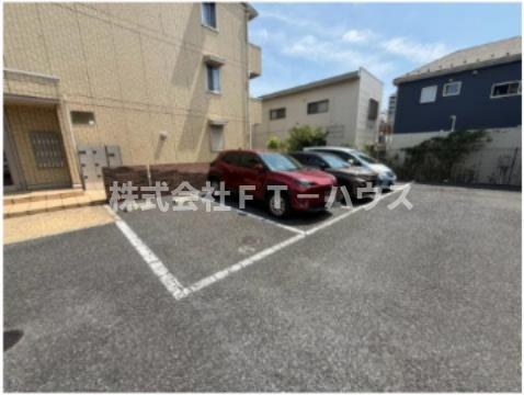 コスモ ガーデンの駐車場