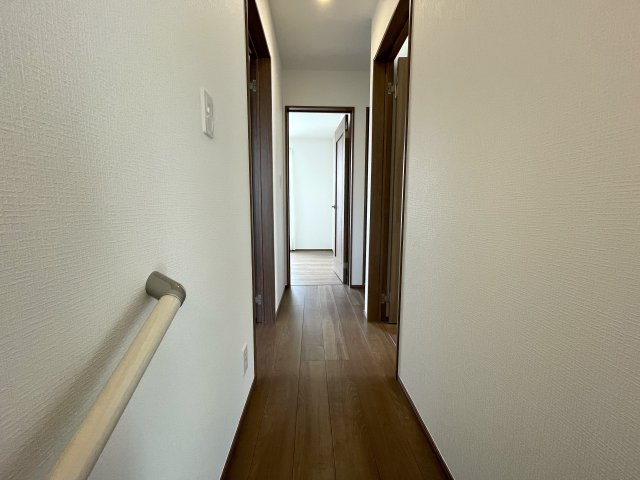 駐車場２台？いや３台？それだけユトリある広い家。そう、大は小を兼ねる。気持ちも大きく心豊かに、、何言っているか分かりませんが、とにかく良いです、ココ。な、『瀬谷区南台１丁目』新築戸建の内装|物件の内装です
