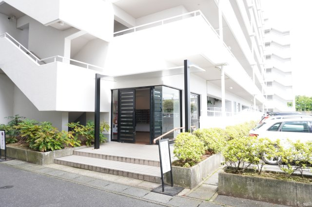 パークハイツ越谷E棟の外観