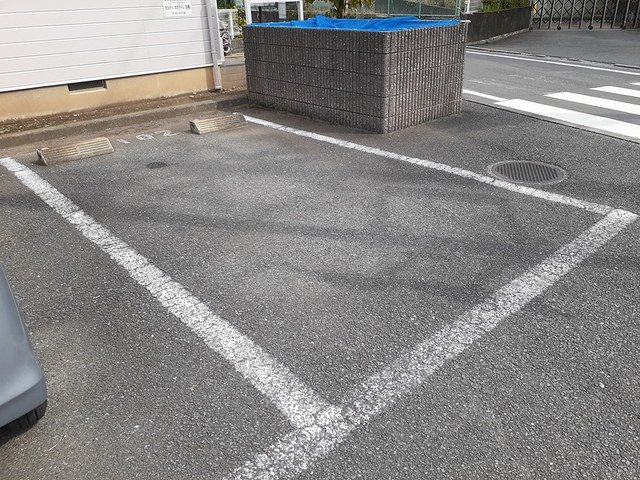 モルティ　ポポラ－レ　Ｂの駐車場