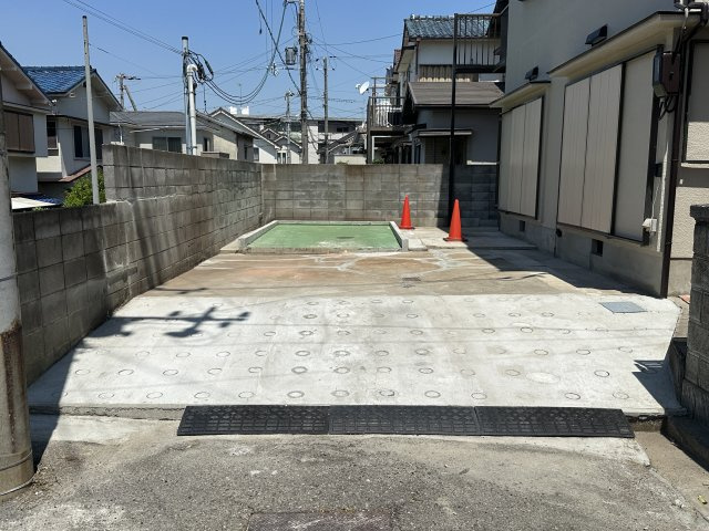 明石市魚住町西岡戸建の駐車場