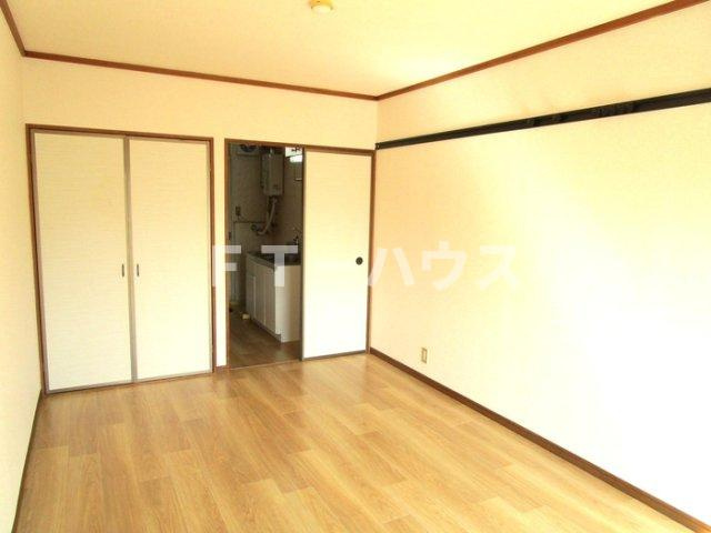 ヴィラ中山 A棟の寝室|居室全景②