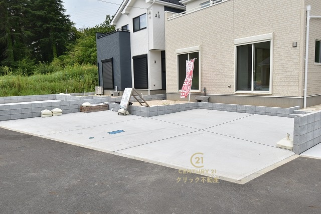 いろどりアイタウン　日立市西成沢町2丁目　23-P1　12の駐車場|並列駐車可能なカースペースを確保。毎日のお車の出し入れがストレスなく行えます！
内覧可能です。ご予約はHPから、またお電話でも、お気軽にどうぞ。