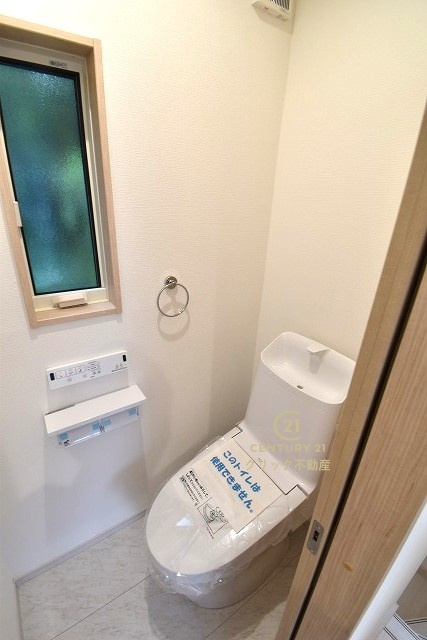 いろどりアイタウン　日立市西成沢町2丁目　23-P1　12のトイレ|１階と２階、２ヶ所に清潔なトイレ。お掃除しやすいシンプルなデザイン。
毎日使う空間と機能だから、いつまでも清潔なスペースであってほしいのがトイレです。