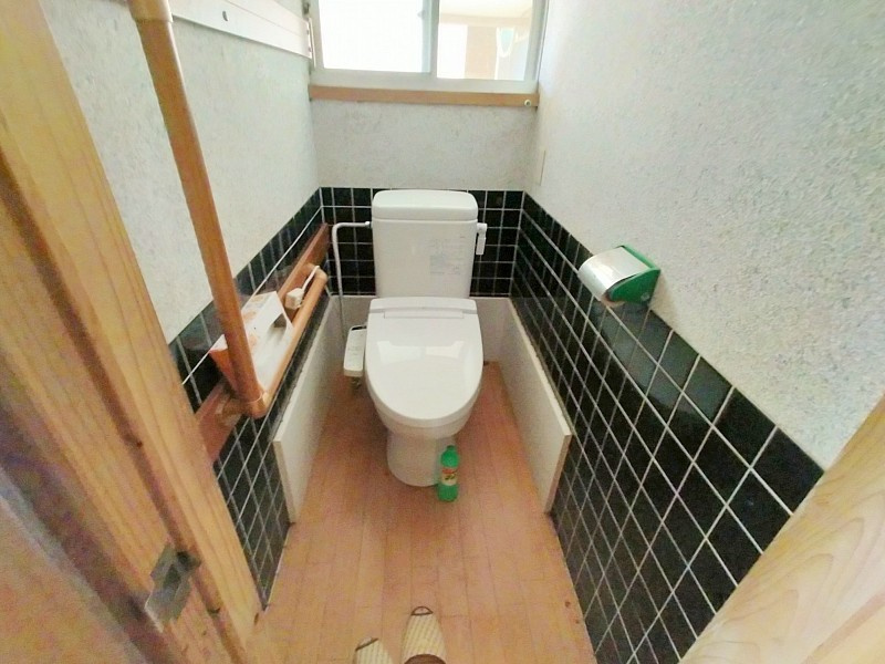 自然豊かな上柚木町一戸建のトイレ