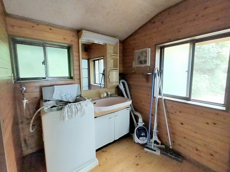自然豊かな上柚木町一戸建の洗面所