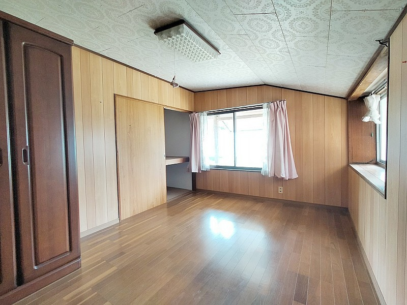 自然豊かな上柚木町一戸建の洋室
