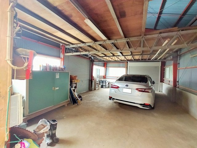 自然豊かな上柚木町一戸建の前面道路含む現地写真