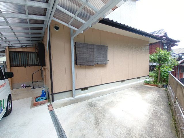 家庭菜園を楽しめる黒髪町戸建て　の駐車場