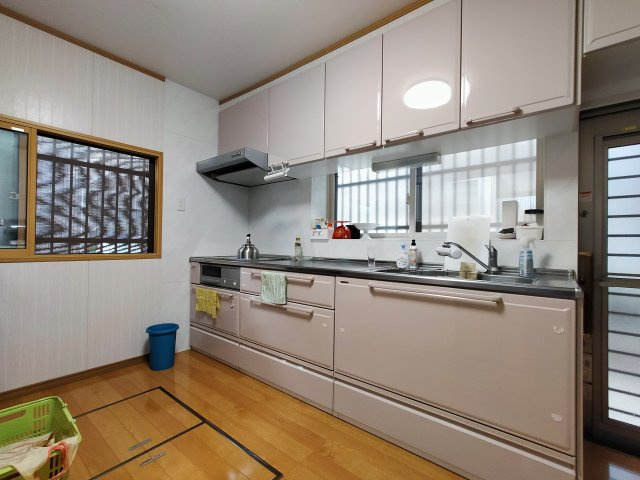 家庭菜園を楽しめる黒髪町戸建て　のキッチン