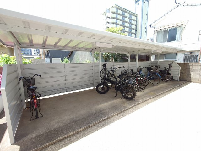 サンローレル三萩野（A-20）の駐輪場