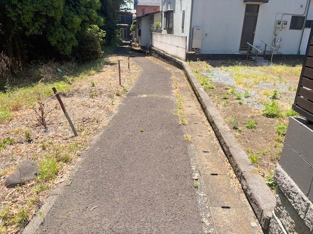 ■厚木市三田3丁目　建築条件なし　売地の外観|前面の通路の様子です◇