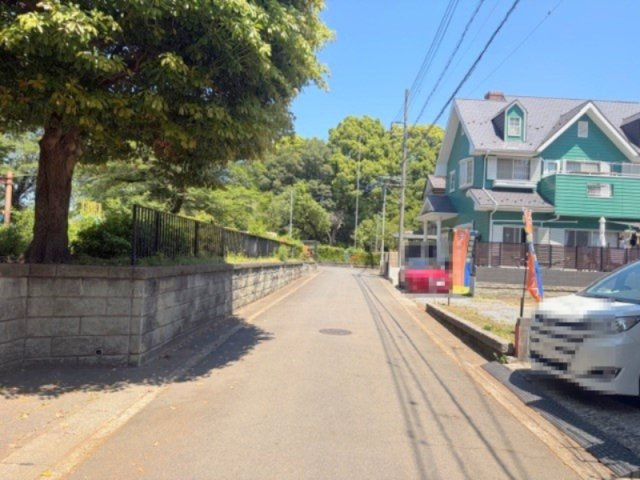 ■厚木市三田3丁目　建築条件なし　売地の前面道路含む現地写真|前面道路の様子です◇