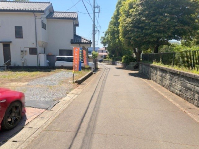■厚木市三田3丁目　建築条件なし　売地の前面道路含む現地写真|前面道路の様子です◇