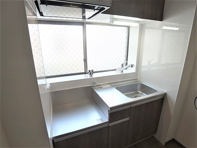 ソファレ菊水のキッチン|窓付ガスコンロ取付可能キッチン