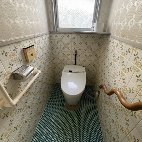 花園町一戸建のトイレ
