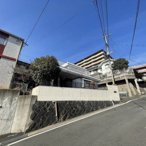 花園町一戸建の前面道路含む現地写真
