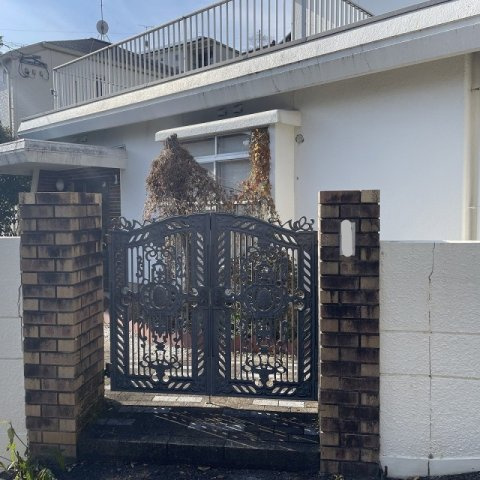 花園町一戸建の玄関