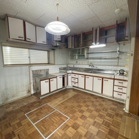花園町一戸建のキッチン